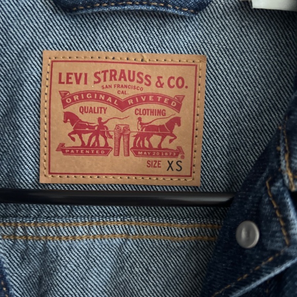 Levi’s crop denim jacket size xs - Picture 2 of 2